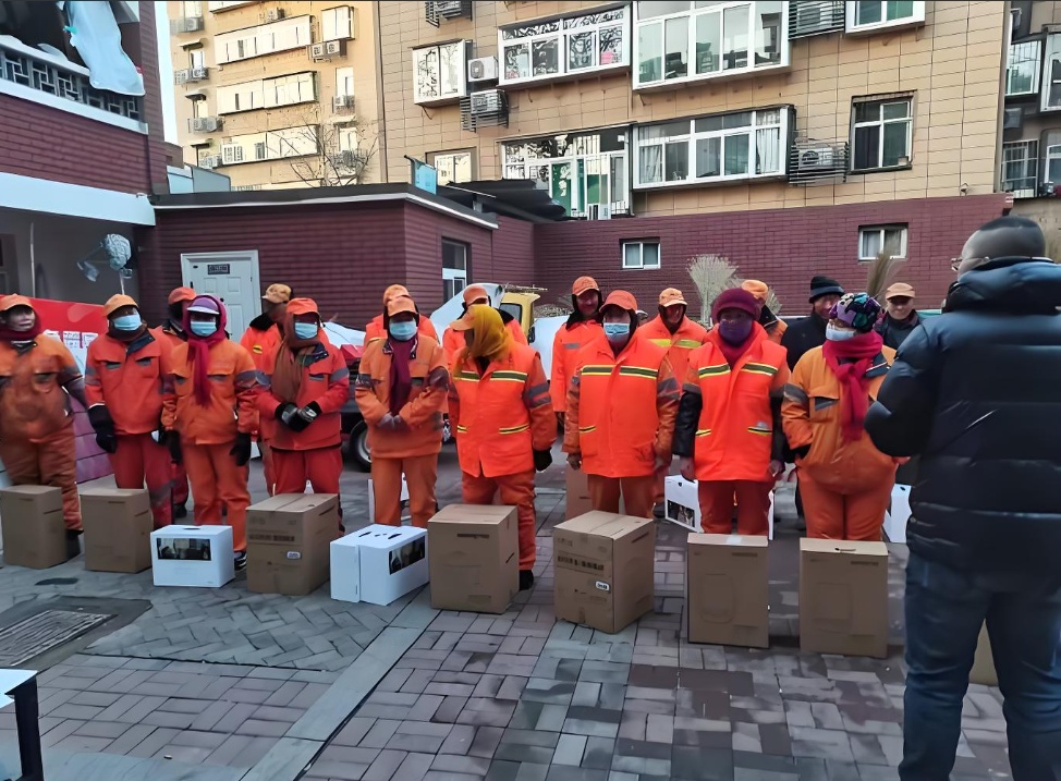 2018 年众联同盟会情系环卫工，温暖筑希望